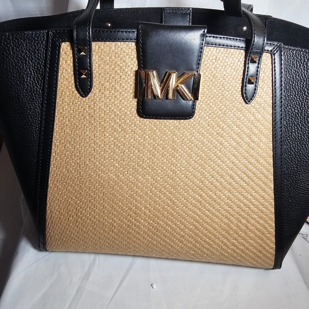 Michael Kors Black and Tan Shoulder Bag - Picture 3 of 6
